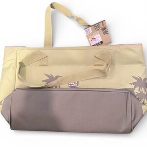 Trader Joe’s Large 8 gallon Insulated Bag. NWT